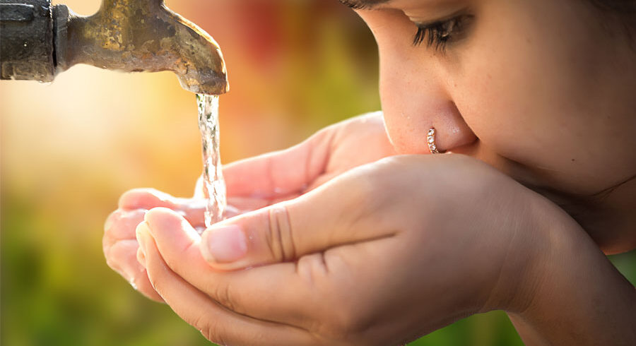 clean-drinking-water पुँजीवादको अँध्यारो पक्ष: कसरी पानीकाे व्यवसायीकरणले गरिबको शोषण गर्छ ।
